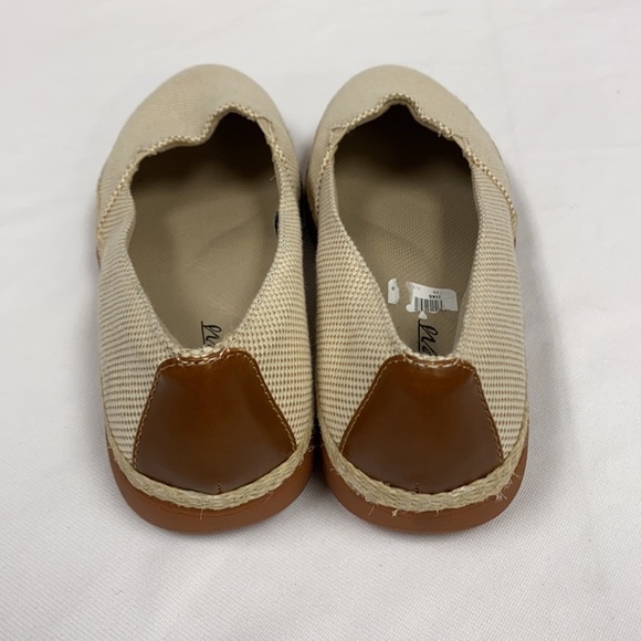 Trotters Tan Flats - Picture 3 of 4